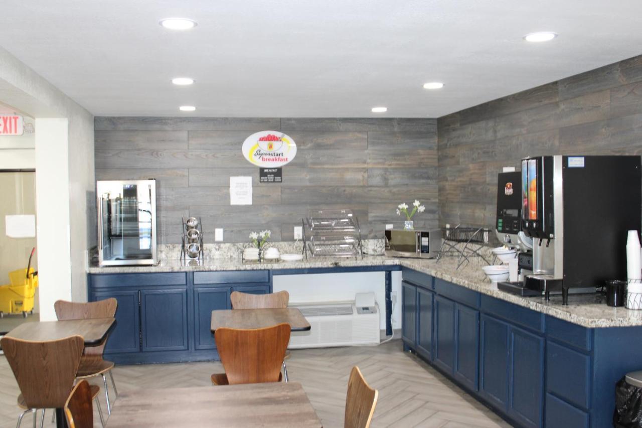 Super 8 By Wyndham Morganton Hotel Buitenkant foto