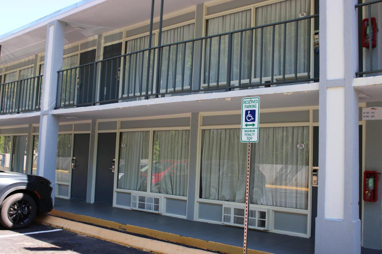 Super 8 By Wyndham Morganton Hotel Buitenkant foto